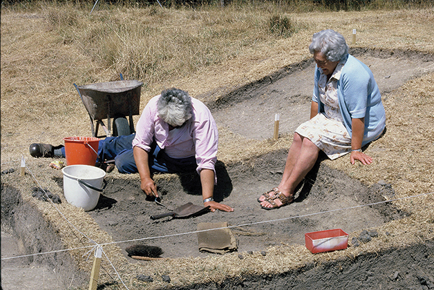 Bill Solomon and Wharetutu Stirling during the archaeological excavation of Takahanga in 1980;  right: the opening of Takahanga Marae in 1992.