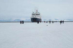 LOW_Antarctica_ship-in-the-ice-